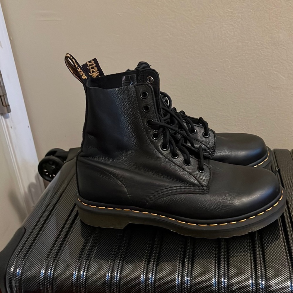 1460 Smooth Leather Doc Martens (Black)